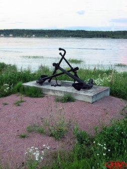 Памятник речникам, основателям посёлка