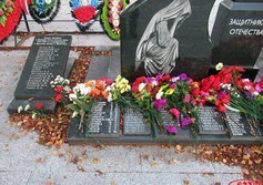 Братская могила и памятник землякам в Вознесенье