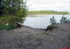 Грунтовый слип и стоянка на Крёстном озере