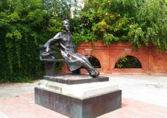 Памятник А.П. Чехову в Серпухове