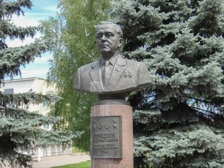 Бюст В.В. Гришина в Серпухове