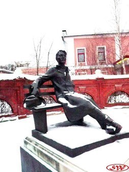Памятник А.П. Чехову в Серпухове