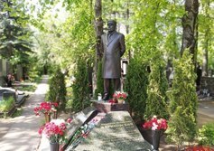 Памятник В.В.Жириновскому на Новодевичьем кладбище в Москве