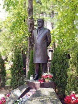 Памятник В.В.Жириновскому на Новодевичьем кладбище в Москве