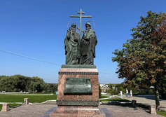 Памятник Кириллу и Мефодию в Коломенском кремле