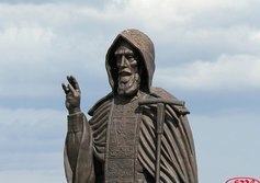 Памятник Сергию Радонежскому в Старо-Голутвине монастыре в Коломне