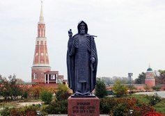 Памятник Сергию Радонежскому в Старо-Голутвине монастыре в Коломне