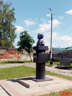 Бюст писателя Михаила Пришвина