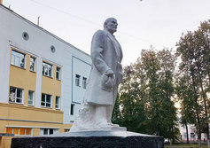 Памятник В.И. Ленину у ДК «Тепловозостроитель»