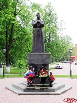 Памятник рабочим стекольного завода