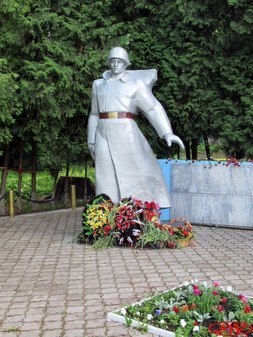 Памятник погибшим землякам в Мамонтовке