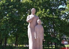 Памятник «Скорбящая мать» в Саввино