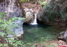 Тисовый водопад в Большом каньоне Крыма