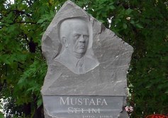 Памятник Мустафе Селимову в Соколином