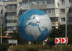 Большой глобус в пос. Черноморское