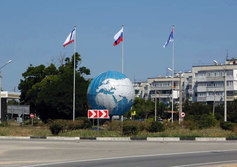 Большой глобус в пос. Черноморское