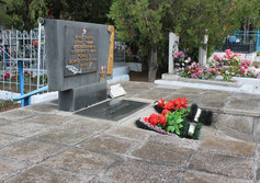 Братская могила советских воинов в Ивановке