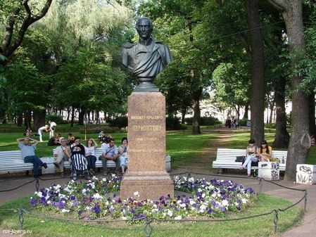 Бюст М.Ю. Лермонтова в Александровском саду