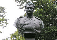 Памятник Н. М. Пржевальскому в Александровском саду