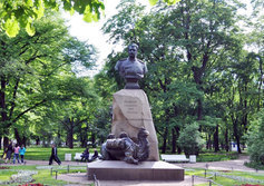 Памятник Н. М. Пржевальскому в Александровском саду