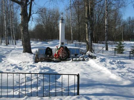Воинское захоронение в д. Большие Угороды