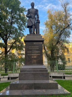 Памятник П.Г. Ольденбургскому в Санкт-Петербурге