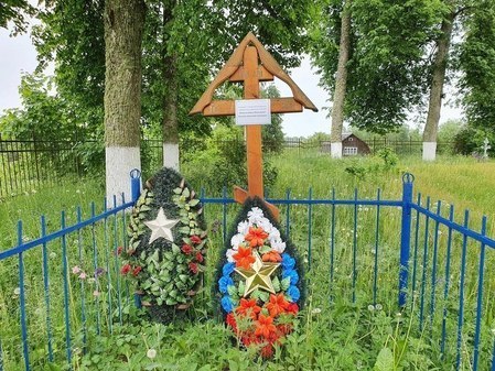 Братская могила расстрелянных партизан в Пенино