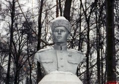 Памятник-бюст Олегу Степанову