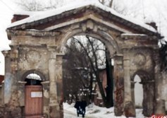 Восточные ворота Распятского монастыря в Серпухове