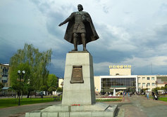 Памятник Владимиру Храброму в Серпухове