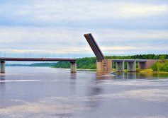 Ладожский мост через реку Неву