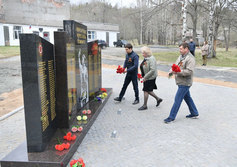 Мемориал павших земляков в посёлке Рыбрека