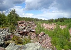 Карьер по добыче шокшинского малинового кварцита