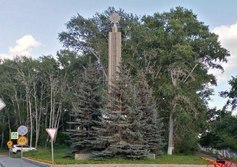 Стела с Орденом Октябрьской революции в Пикалёво