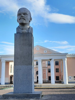 Бюст В.И. Ленина в Пикалёво