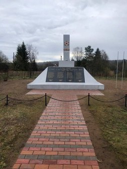 Памятник погибшим землякам в селе Сомино