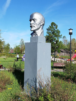 Бюст В.И. Ленина в пос. Ефимовский