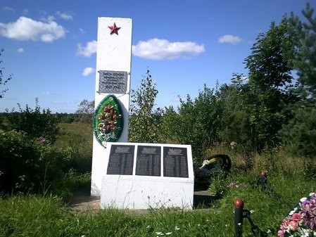 Памятник землякам в Заголодно