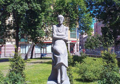 Памятник А.А. Ахматовой на ул. Восстания