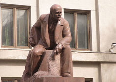Памятник Ленину на Тверской площади