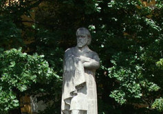 Памятник Александру Герцену на Моховой