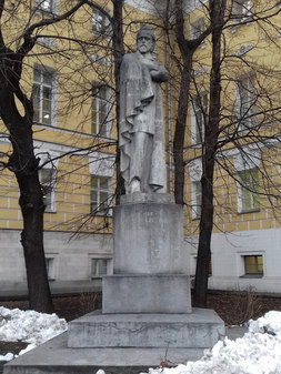 Памятник Александру Герцену на Моховой