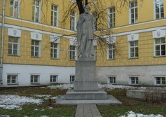 Памятник Николаю Огарёву на Моховой