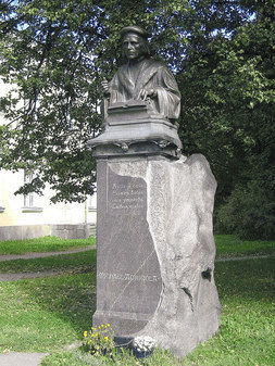 Памятник Микаэлю Агриколе в Выборге