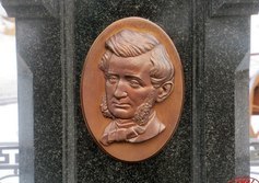 Памятник на могиле семьи А.И. Штакеншнейдера