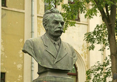 Памятник А.Л. Поленову в Санкт-Петербурге