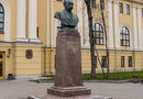 Памятник А.Л. Поленову в Санкт-Петербурге