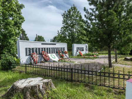 Братская могила советских воинов в Зайцево