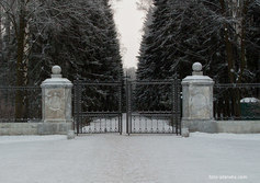 Мраморные ворота Павловского парка