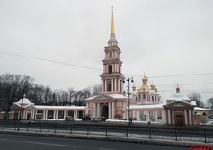 Колокольня с надвратным храмом Кирилла и Мефодия